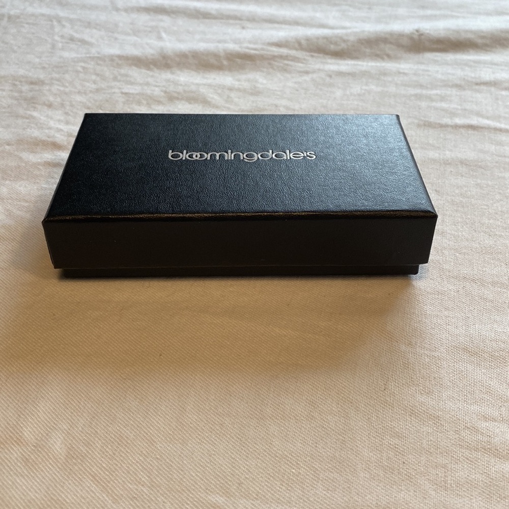 Bloomingdale’s Box - Picture 3 of 4
